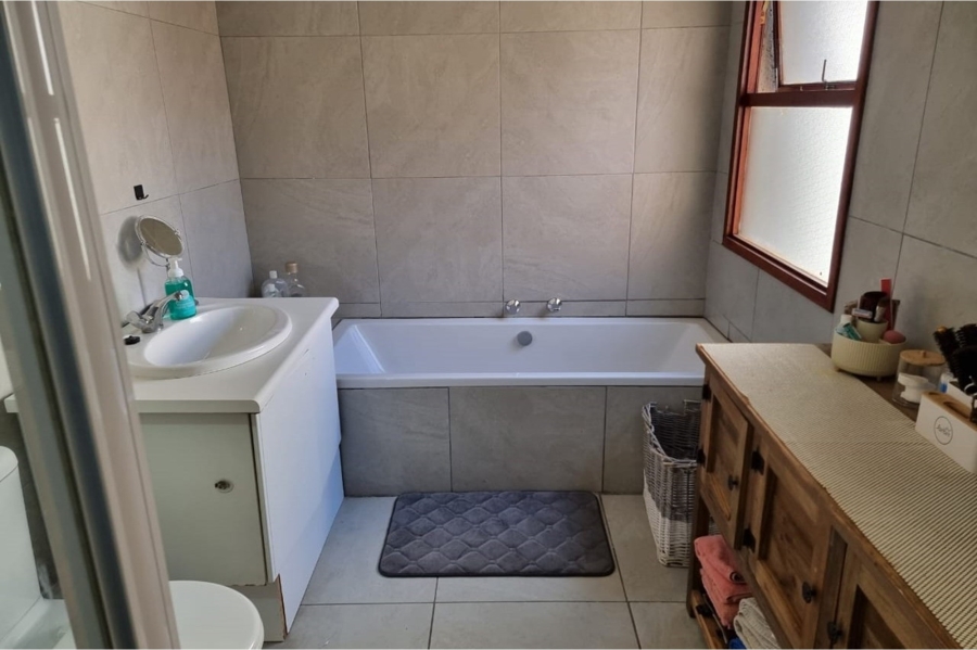 5 Bedroom Property for Sale in Pecanwood Estate North West